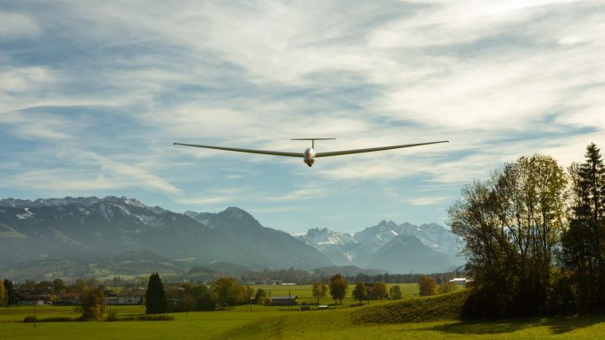 glider coming in to land